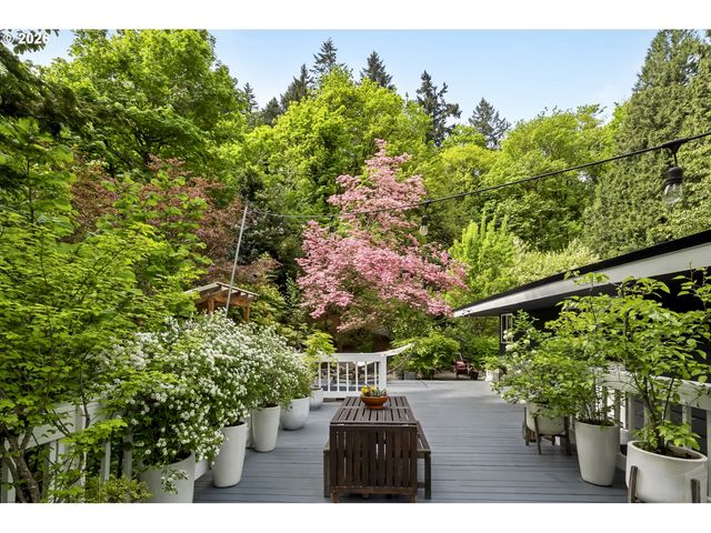 4000 Se ALDERCREST Rd, Milwaukie, OR 97222