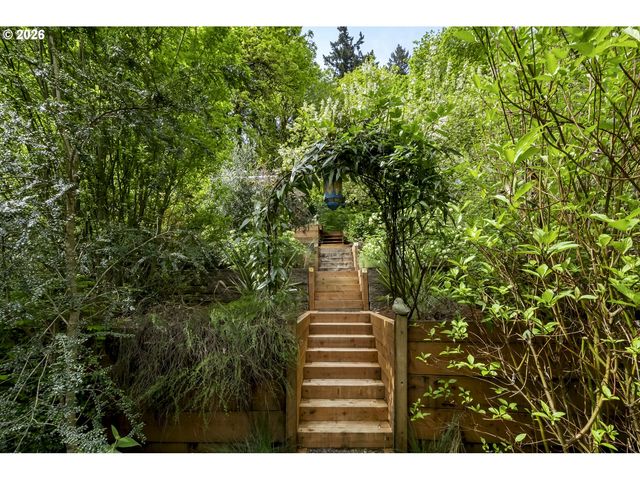 4000 Se ALDERCREST Rd, Milwaukie, OR 97222