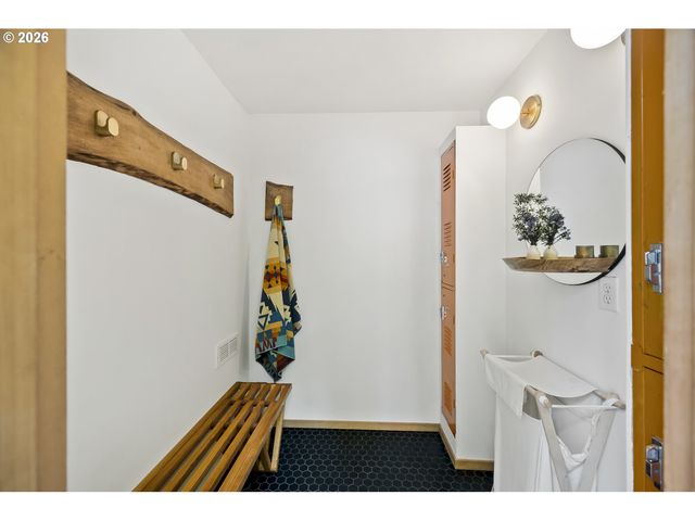 4000 Se ALDERCREST Rd, Milwaukie, OR 97222