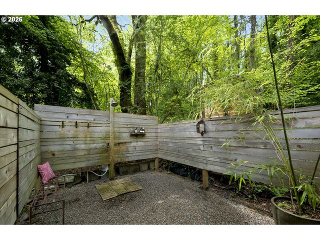 4000 Se ALDERCREST Rd, Milwaukie, OR 97222