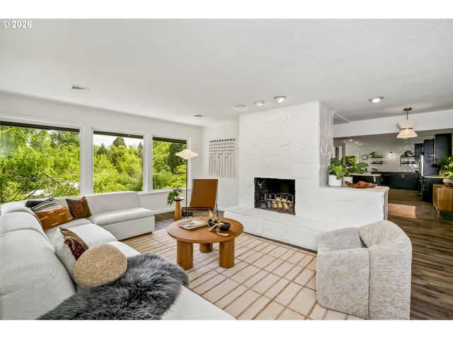 4000 Se ALDERCREST Rd, Milwaukie, OR 97222