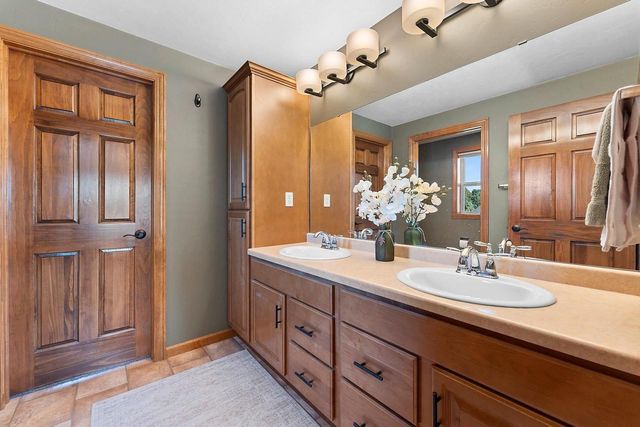 3994 THREE PENNY COURT, De Pere, WI 54115