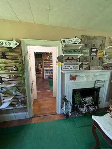 129 West Main Street, Clinton, CT 06413