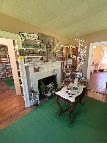 129 West Main Street, Clinton, CT 06413