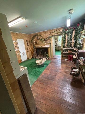 129 West Main Street, Clinton, CT 06413
