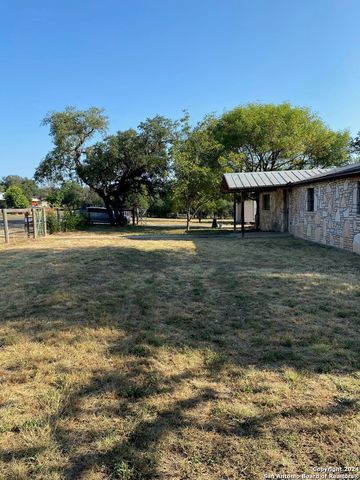 186 oak ridge, Center Point, TX 78010