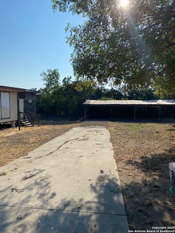 186 oak ridge, Center Point, TX 78010