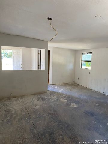 186 oak ridge, Center Point, TX 78010