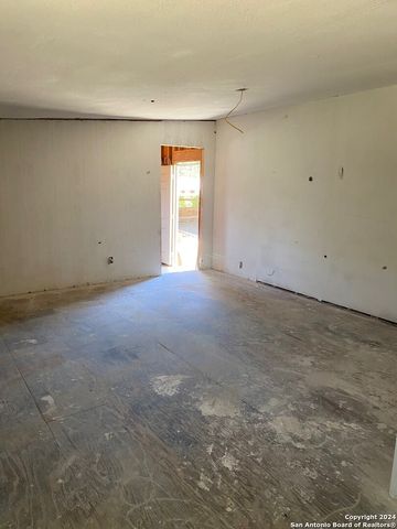 186 oak ridge, Center Point, TX 78010