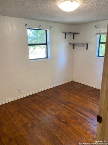 186 oak ridge, Center Point, TX 78010