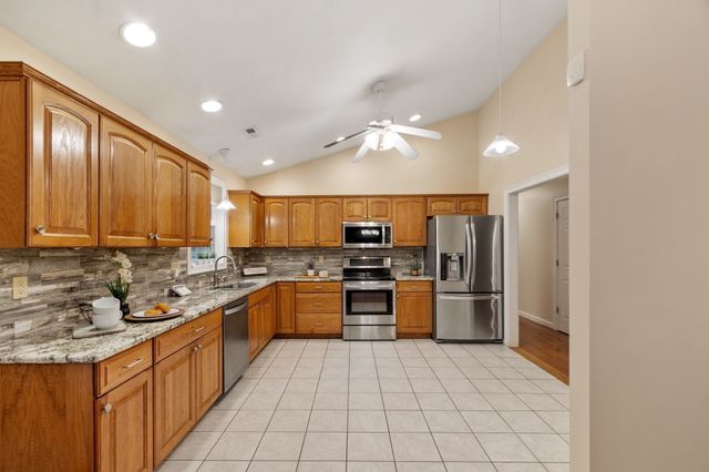 17 Teddy Road, Worcester, MA 01603
