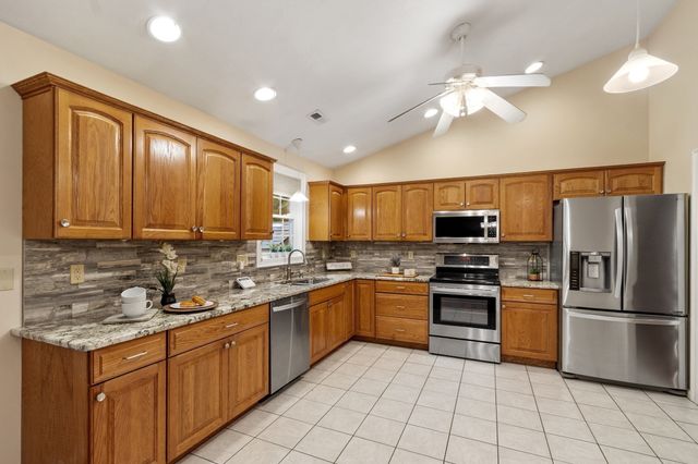 17 Teddy Road, Worcester, MA 01603