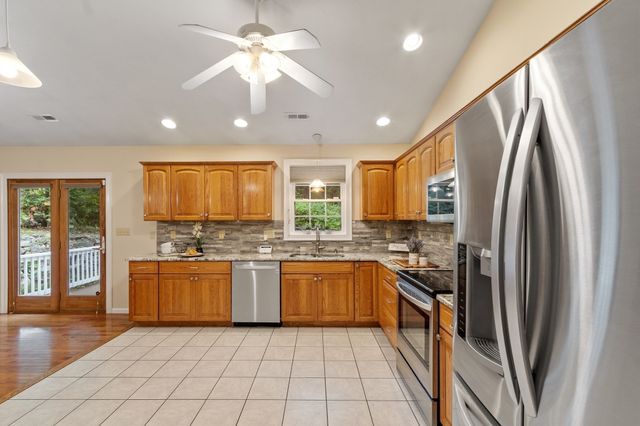 17 Teddy Road, Worcester, MA 01603