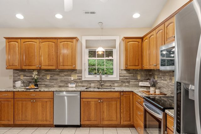17 Teddy Road, Worcester, MA 01603