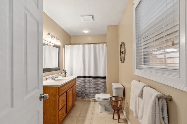 17 Teddy Road, Worcester, MA 01603