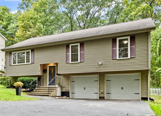 17 Teddy Road, Worcester, MA 01603