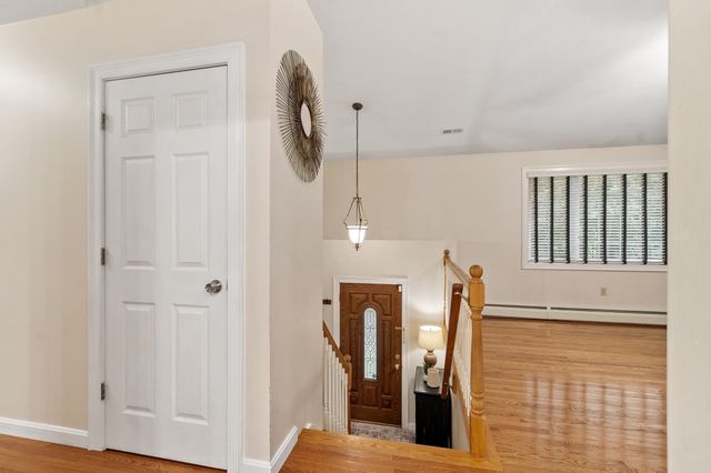 17 Teddy Road, Worcester, MA 01603