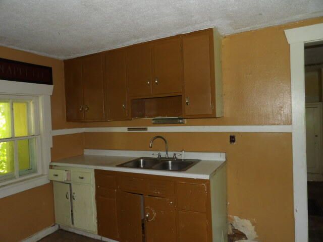 209 E High Street, Union City, MI 49094