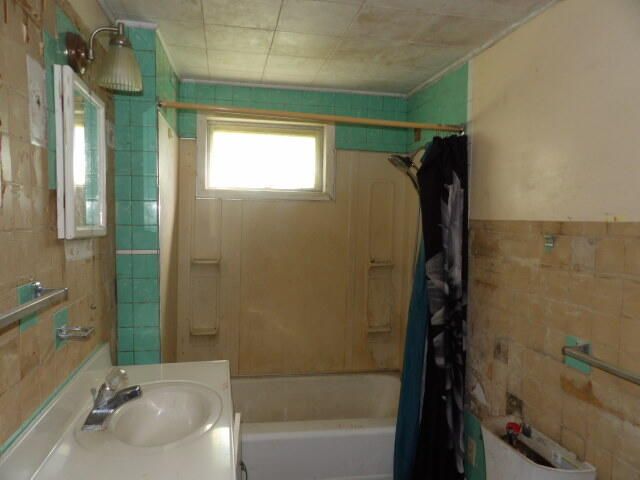 209 E High Street, Union City, MI 49094