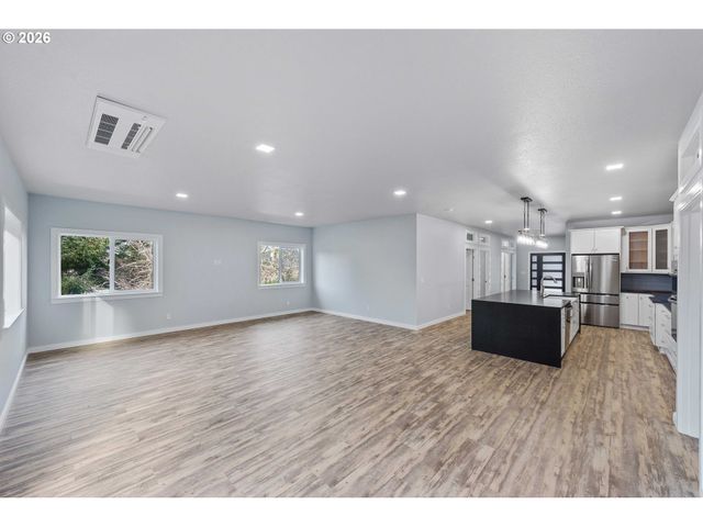 905 BELLEVUE Dr, Reedsport, OR 97467