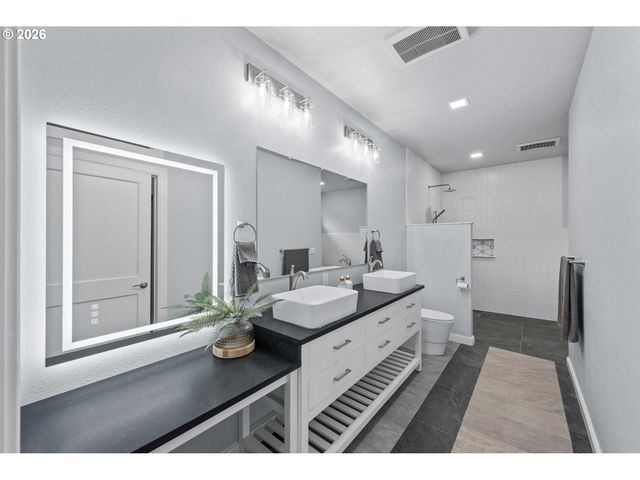 905 BELLEVUE Dr, Reedsport, OR 97467