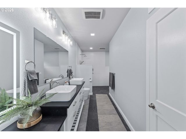 905 BELLEVUE Dr, Reedsport, OR 97467