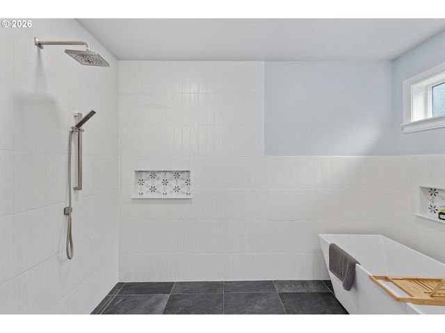 905 BELLEVUE Dr, Reedsport, OR 97467