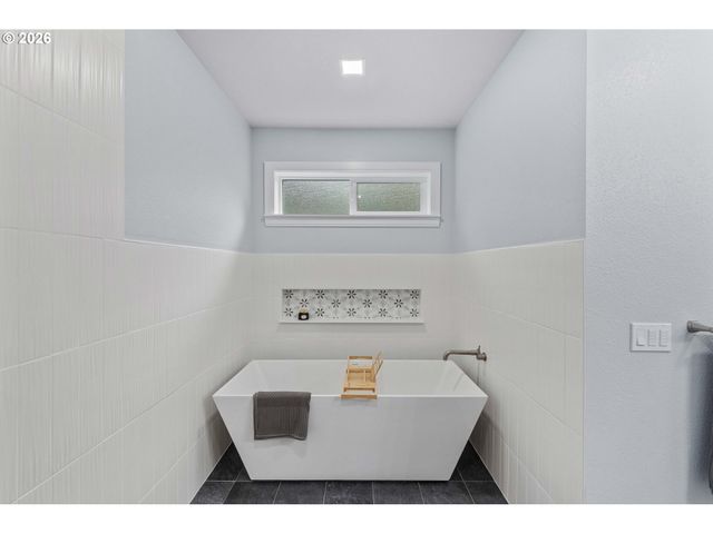 905 BELLEVUE Dr, Reedsport, OR 97467