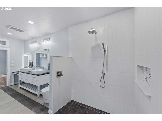 905 BELLEVUE Dr, Reedsport, OR 97467