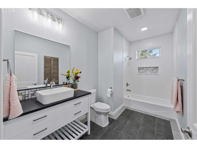 905 BELLEVUE Dr, Reedsport, OR 97467