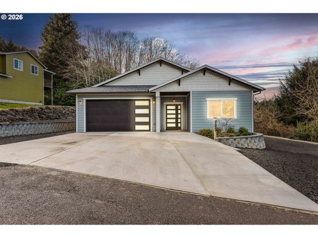 905 BELLEVUE Dr, Reedsport, OR 97467