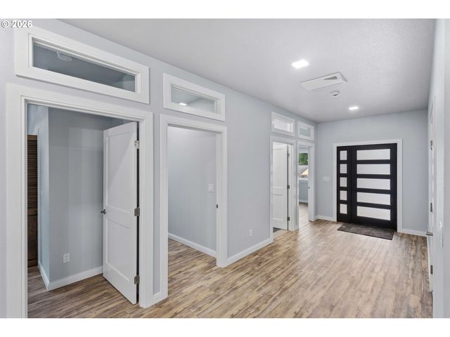 905 BELLEVUE Dr, Reedsport, OR 97467