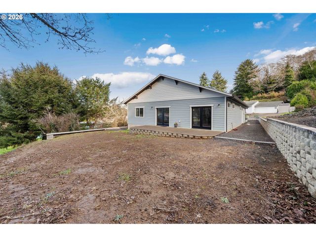 905 BELLEVUE Dr, Reedsport, OR 97467