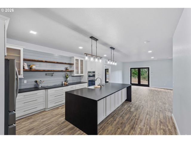 905 BELLEVUE Dr, Reedsport, OR 97467