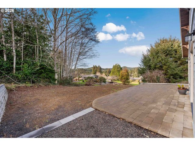 905 BELLEVUE Dr, Reedsport, OR 97467