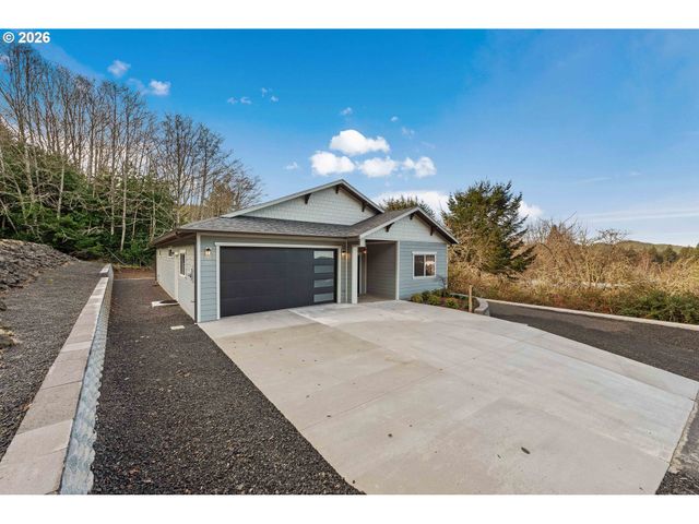 905 BELLEVUE Dr, Reedsport, OR 97467