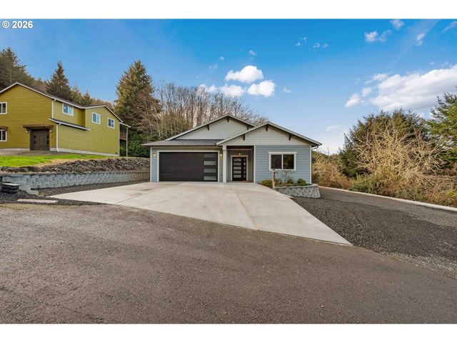 905 BELLEVUE Dr, Reedsport, OR 97467
