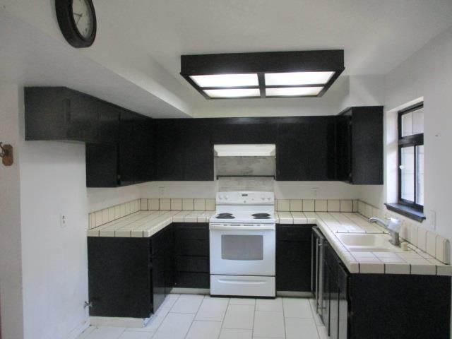 140 Gibson Drive 12, Hollister, CA 95023