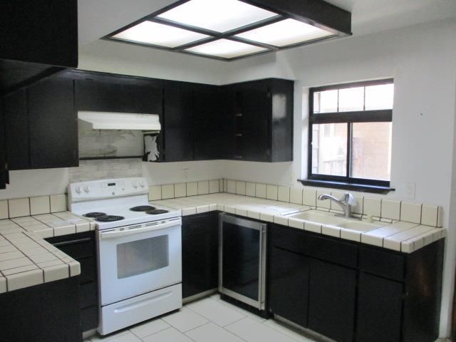 140 Gibson Drive 12, Hollister, CA 95023