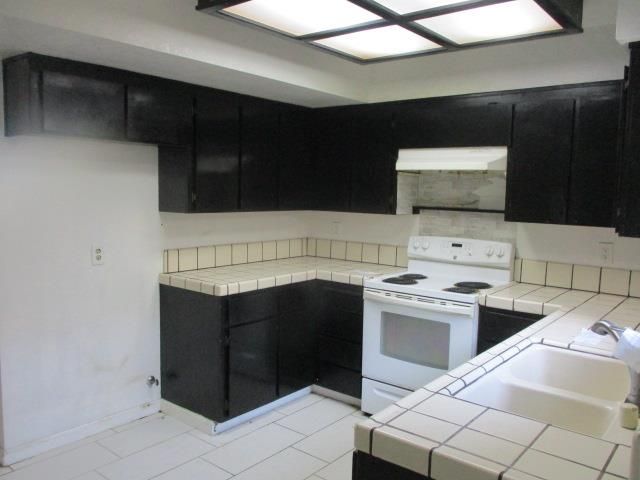 140 Gibson Drive 12, Hollister, CA 95023