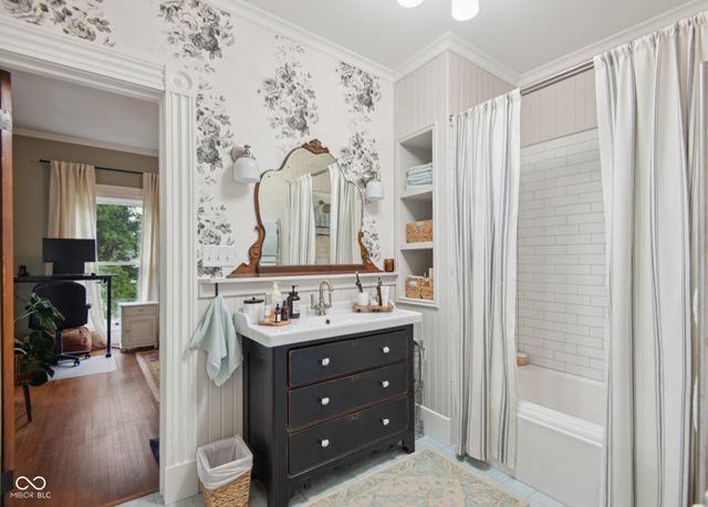 1210 16th Street, Columbus, IN 47201