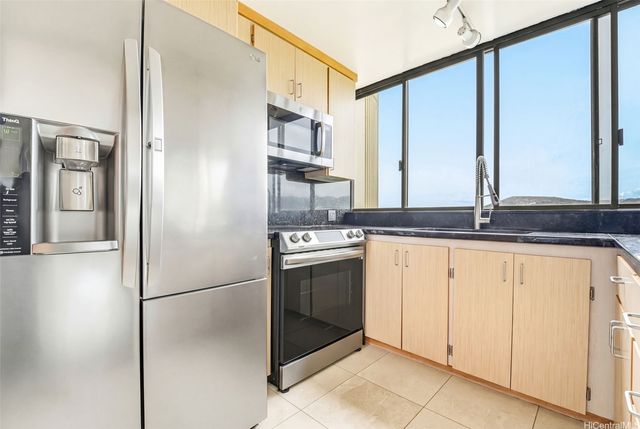 3050 Ala Poha Place 15E, Honolulu, HI 96818