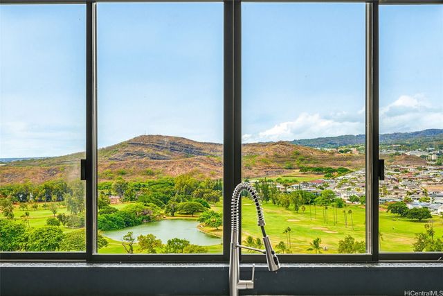 3050 Ala Poha Place 15E, Honolulu, HI 96818