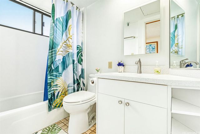 3050 Ala Poha Place 15E, Honolulu, HI 96818