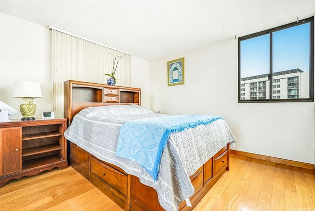 3050 Ala Poha Place 15E, Honolulu, HI 96818