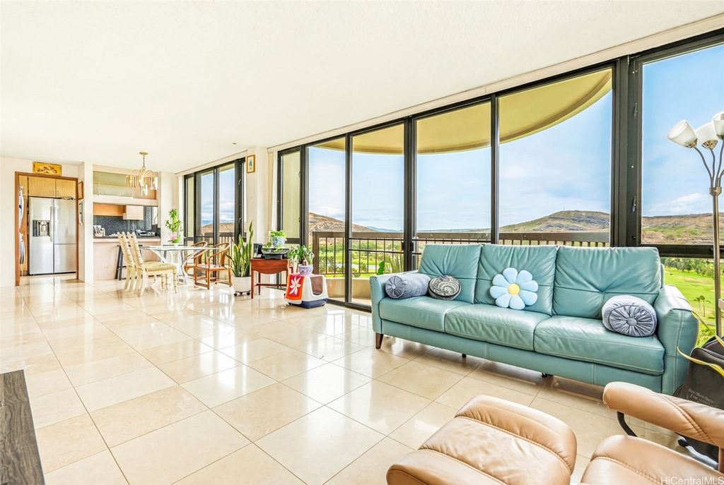 3050 Ala Poha Place 15E, Honolulu, HI 96818