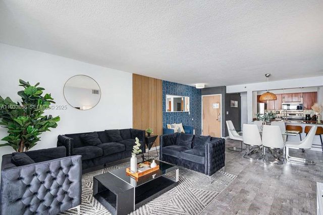 1200 Brickell Bay Dr 2202, Miami, FL 33131