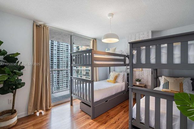 1200 Brickell Bay Dr 2202, Miami, FL 33131