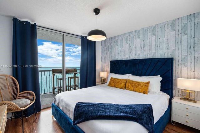 1200 Brickell Bay Dr 2202, Miami, FL 33131