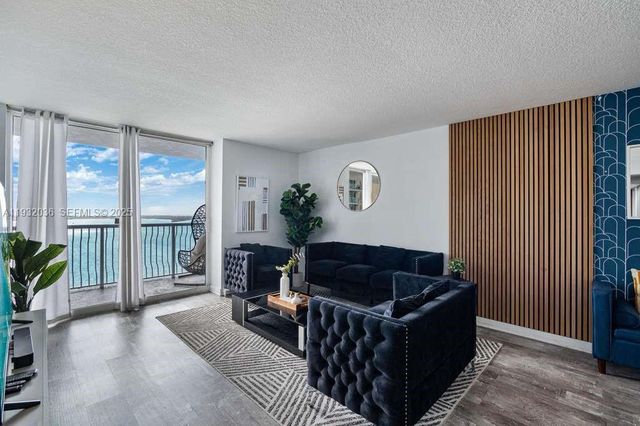 1200 Brickell Bay Dr 2202, Miami, FL 33131
